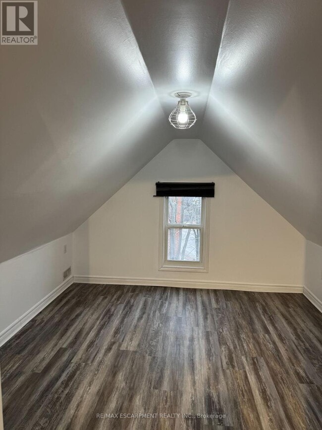 Building Photo - 1152 King St E