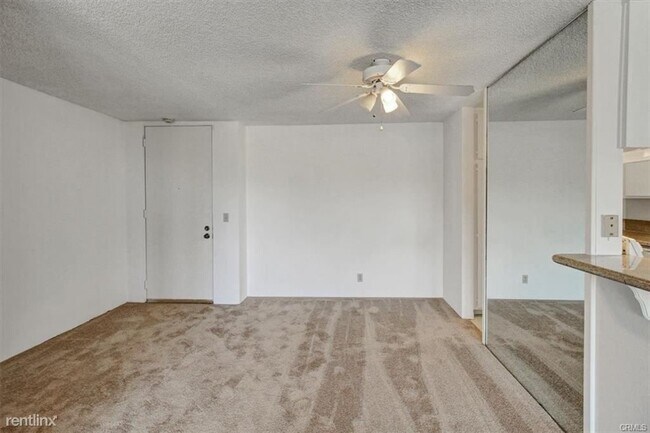 Building Photo - 6542 Ocean Crest Dr