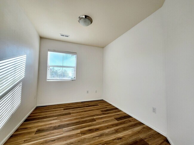 Building Photo - Prime Amber Skyline Home for Lease: Comfort and Convenience Await