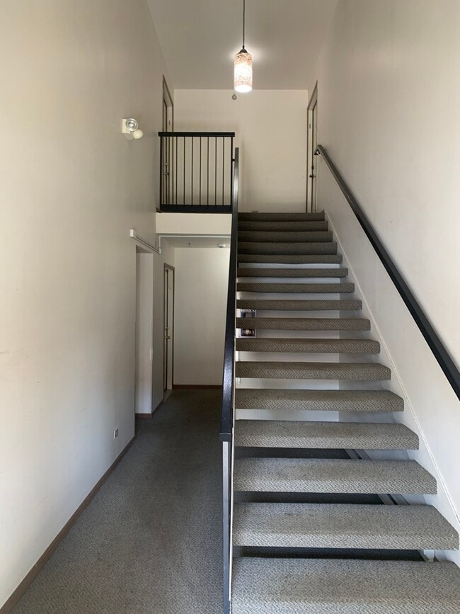 Building Photo - 795 E Whispering Oaks Dr