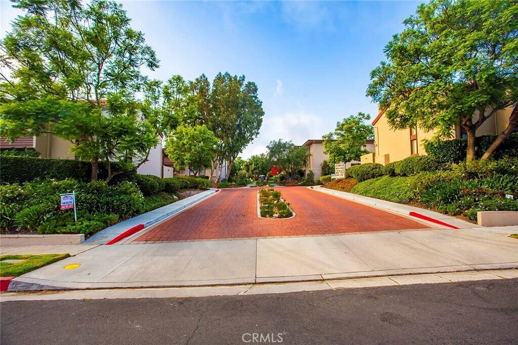 Primary Photo - 5937 Armaga Spring Rd