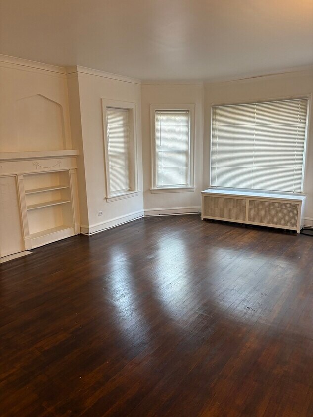 Foto principal - 8031 S Maryland Ave