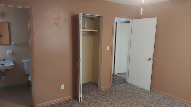 Foto del edificio - 2112 Limoges Dr E