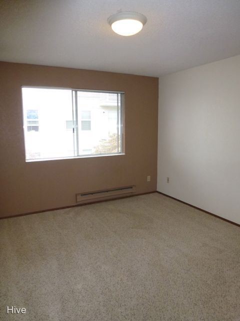 Building Photo - 8746 Phinney Ave N