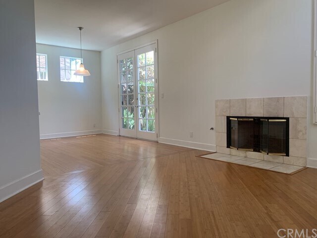 Building Photo - 382 E 15th St