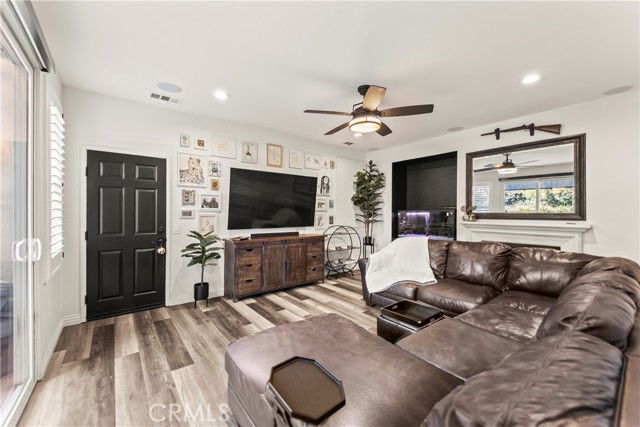 Foto del edificio - 29 Sandy Pond Rd