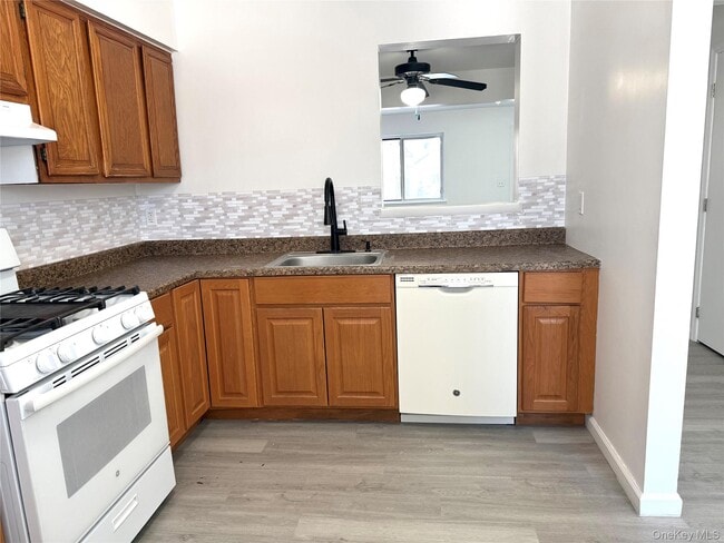 Foto del edificio - 205 Everett Pl