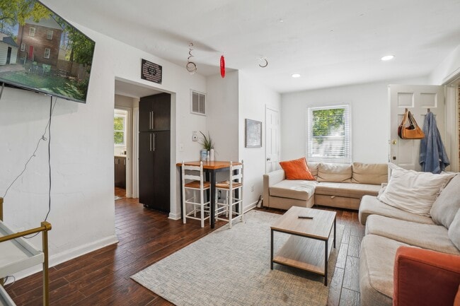 Photo - 4604 Calvert Rd House