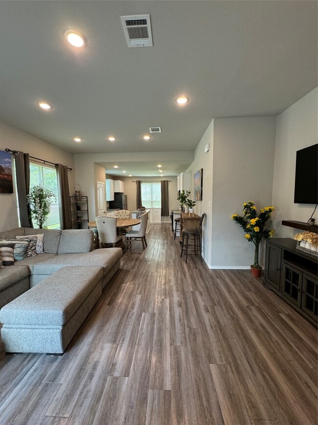 Building Photo - 710 Crystal River