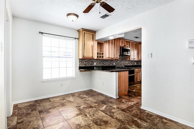 Building Photo - 505 Heathgate Dr