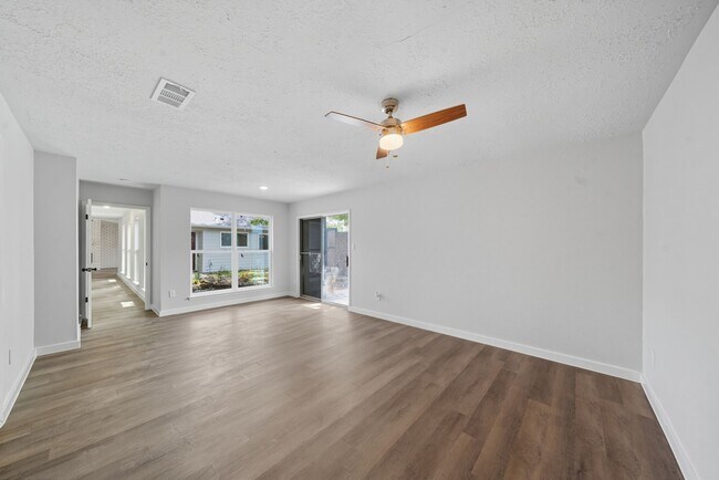 Foto del edificio - 12414 Aste Ln