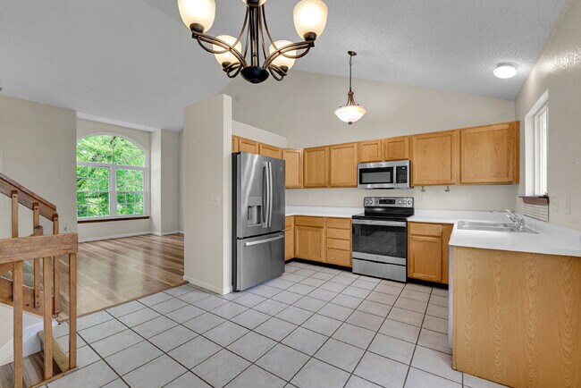 Building Photo - $2,895, 4 bed, 3 bath, located in Westmins...