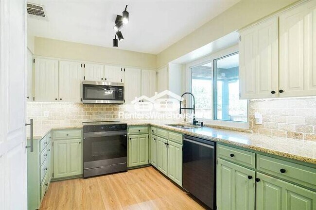 Foto del edificio - Updated home in Bedford! Ready for move-in