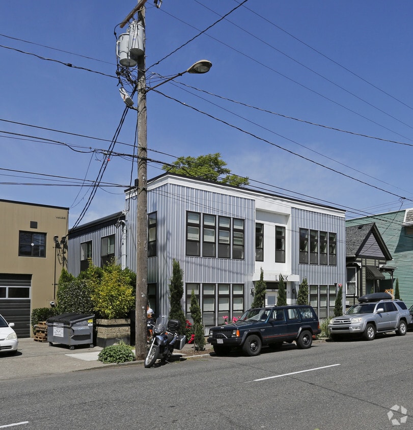 Building Photo - Link