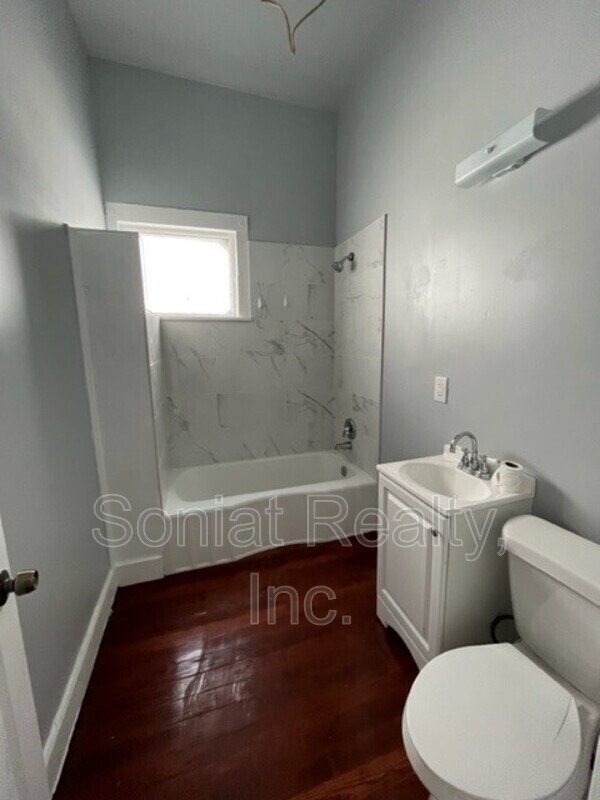 Building Photo - 442 Belleville St