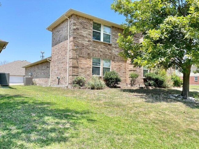 Building Photo - 2901 Lake Vista Dr