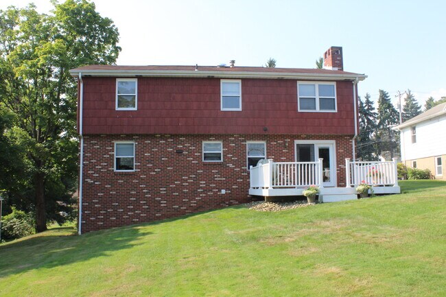 Foto del edificio - 2039 Ewings Mill Rd