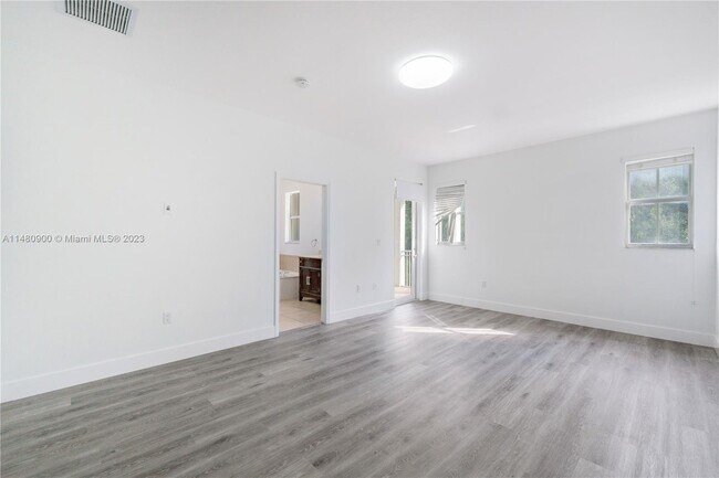 Building Photo - 10770 NW 74th Ln