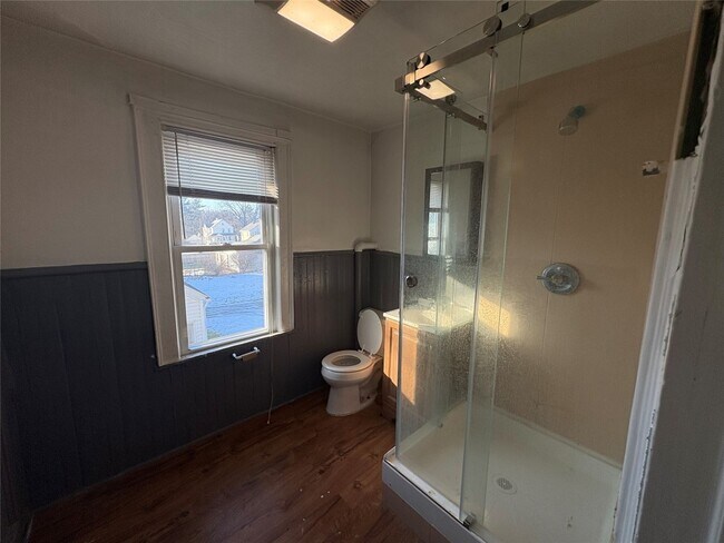 Building Photo - 16 Elm St