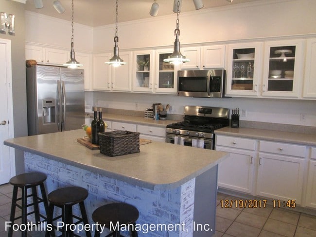 Building Photo - 3 br, 2.5 bath House - 616 Bootleg Road