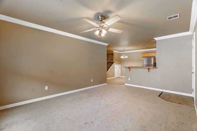Building Photo - Great duplex in a great location