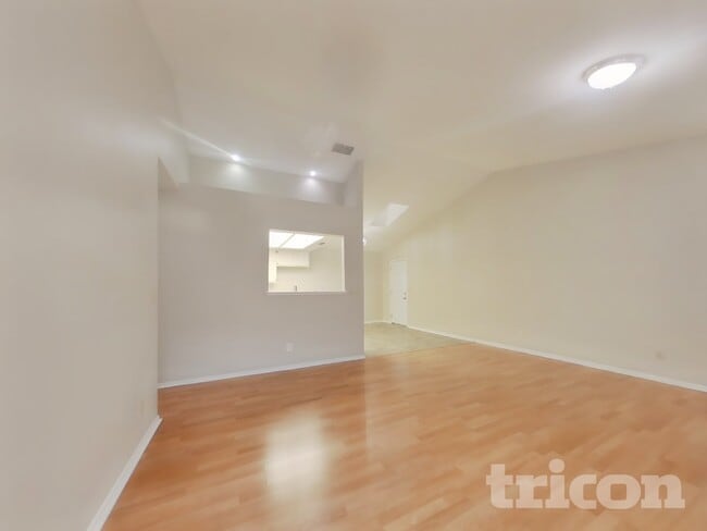 Foto del edificio - 7726 Robinette Rd