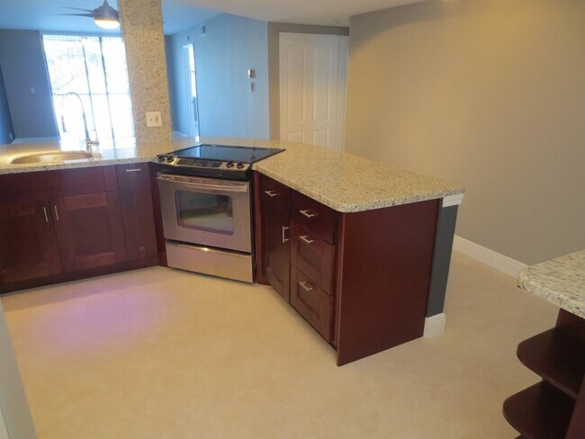 Foto del edificio - 115 Lake Emerald Dr