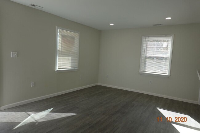 Building Photo - Completed Renovated Single Home for Rent i...