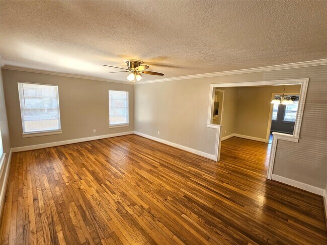 Foto del edificio - 6647 Sylvan Rd