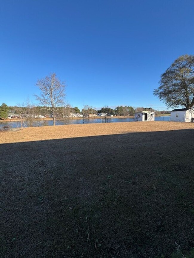 Foto del edificio - 123 Bear Creek Rd