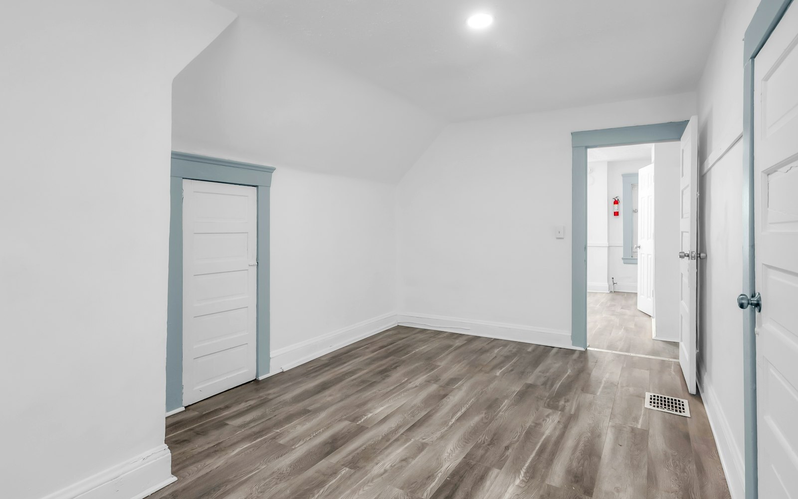 15322 Yorick Ave Cleveland, OH 44110 – photo 4