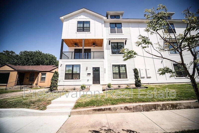 Primary Photo - 3221 Forest Park Blvd