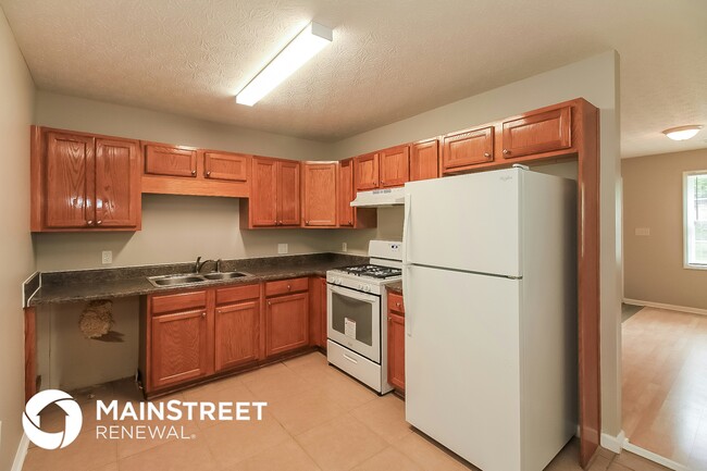 Building Photo - 693 Oak Dr