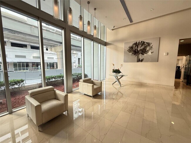 Foto del edificio - 79 SW 12th St
