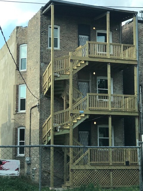 Foto del edificio - 2703 W Harrison St