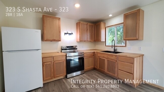 Building Photo - 323 S Shasta Ave