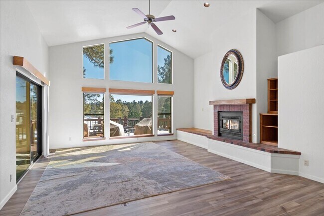 Building Photo - Beautiful Elk Run Home for Rent