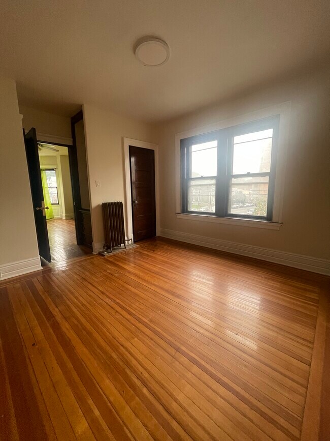 Building Photo - 402 Clinton Ave