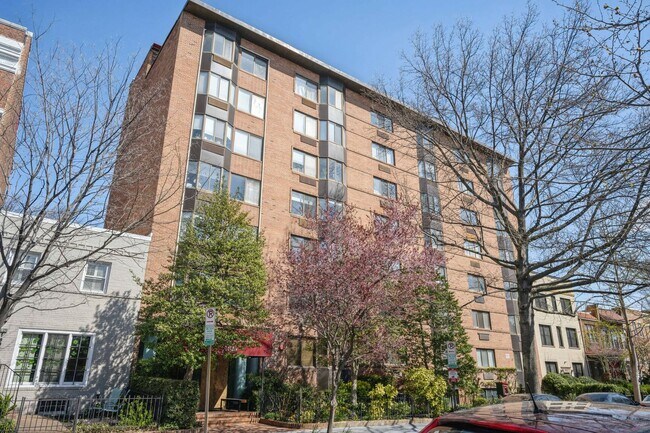 Building Photo - Dupont Circle with Secured Parking! Sun-fi...