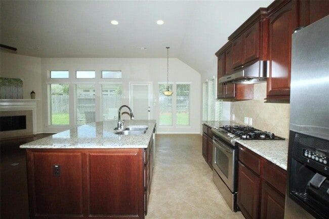 Building Photo - 2801 Enchanted Lake Dr