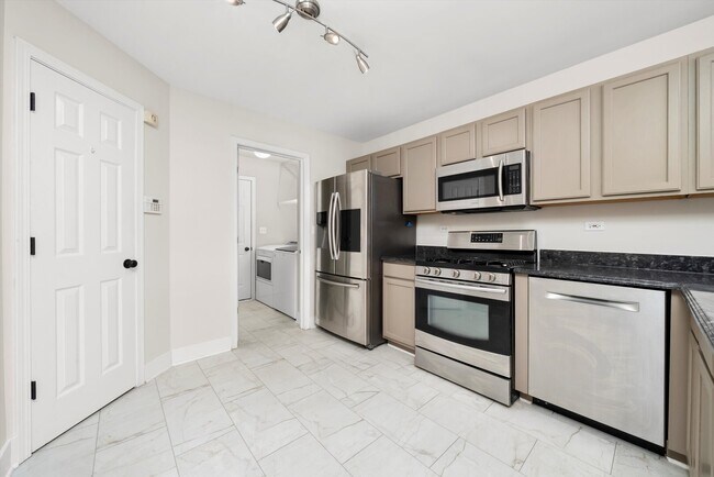 Foto del edificio - 898 McKenzie Station Dr