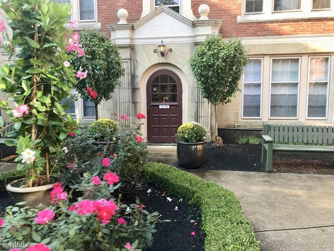 Building Photo - 2 br, 2 bath Apartment - 15700 Van Aken Blvd