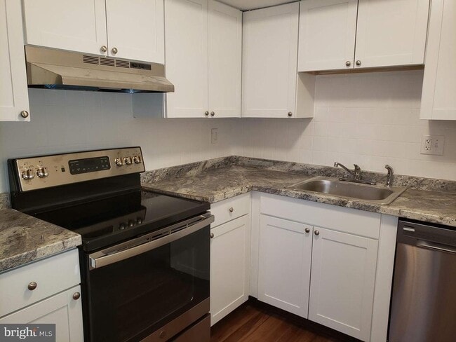 Building Photo - 12 Reliance Ct