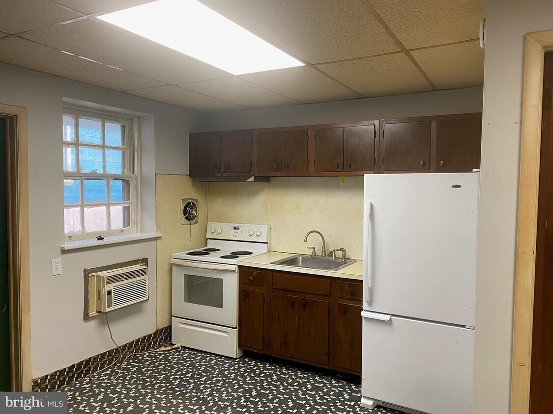 17 S 2nd St Unit F, Quakertown, PA 18951 Room for Rent in Quakertown