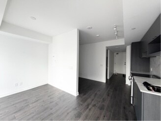 Photo du bâtiment - 1 BED - 1 BATH - TORONTO - CONDO