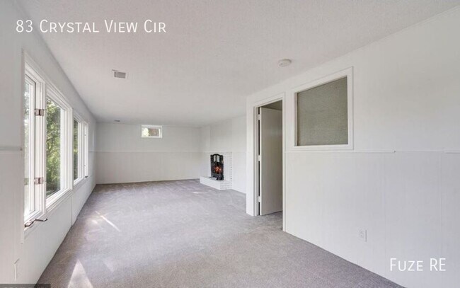 Building Photo - 83 Crystal View Cir