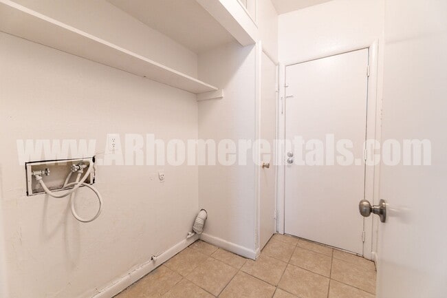 Building Photo - 1708 W 47th St
