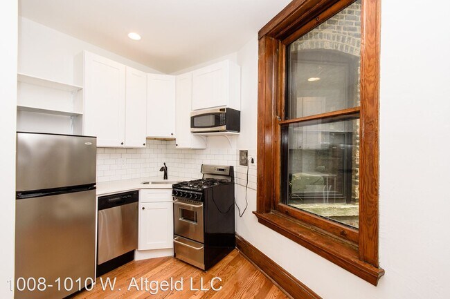 Building Photo - 1008-1010 W Altgeld St