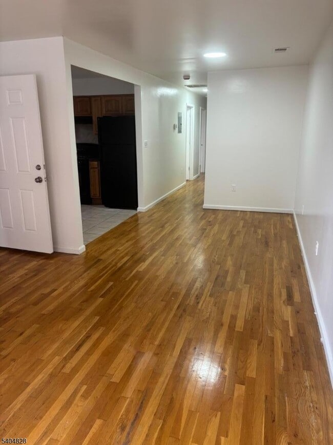 Building Photo - 184 1st St