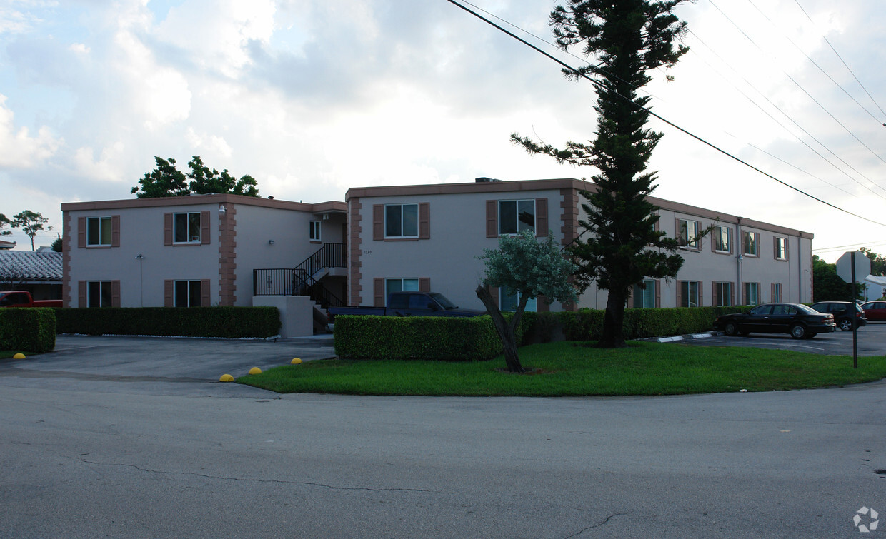 Primary Photo - Southport Court Apartments